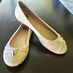 NWOT Fergalicious by Fergie Gold and Beige Ballet Flat